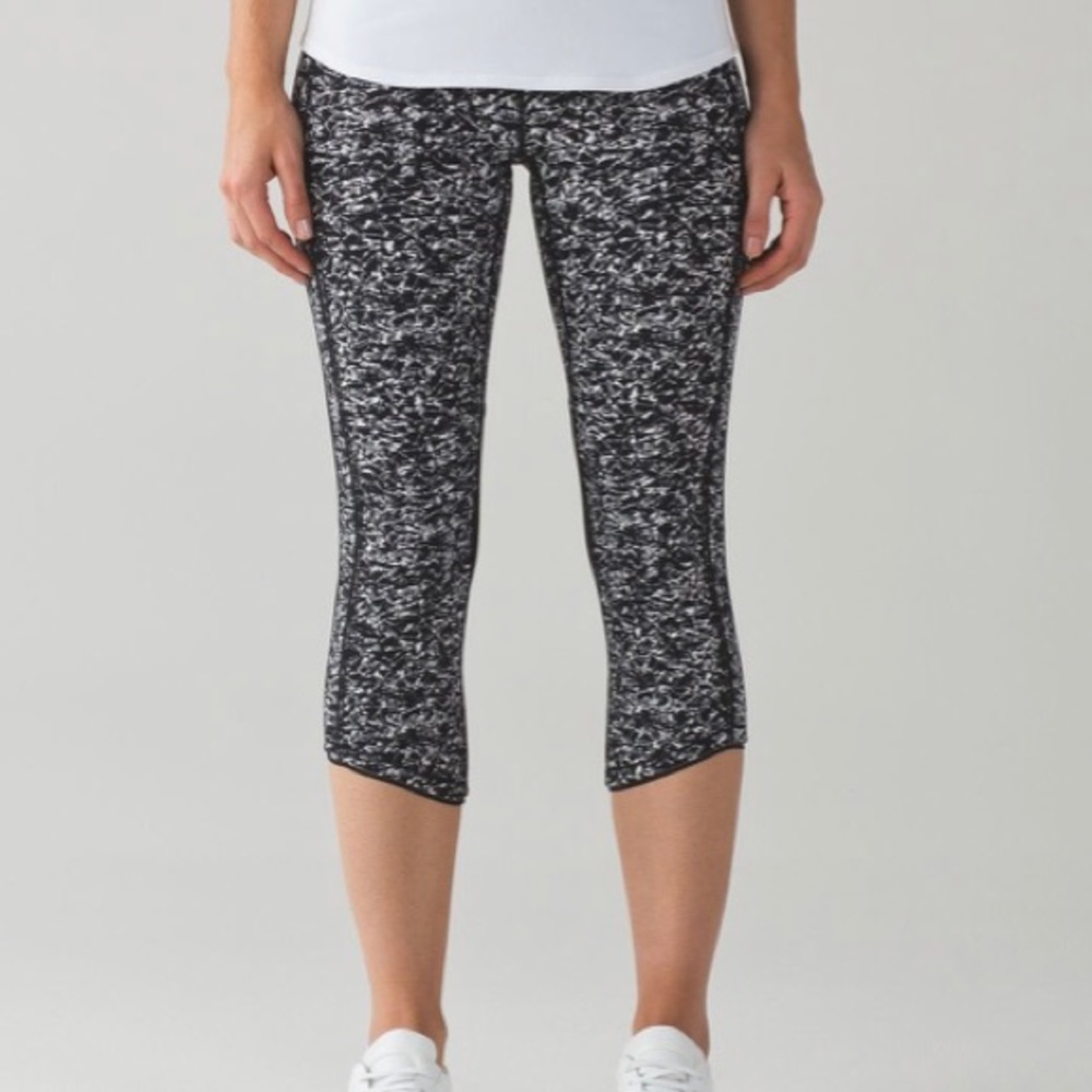Lululemon Deep Breath Crop 21”